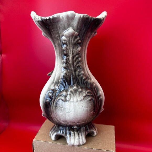 VTG ITALIAN 8" PORCELAIN VASE, FOOTED w/RAISED PINK ROSE ON A LEAVES - Picture 4 of 8